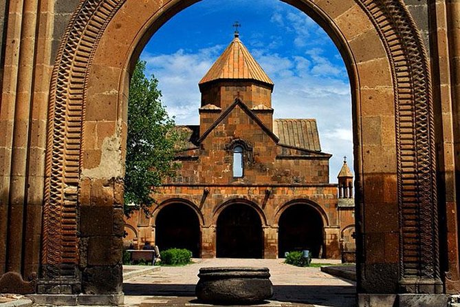 Echmiadzin, Zvartnots, Khor Virap - Saint Gayane Church brings a 7th-century pause