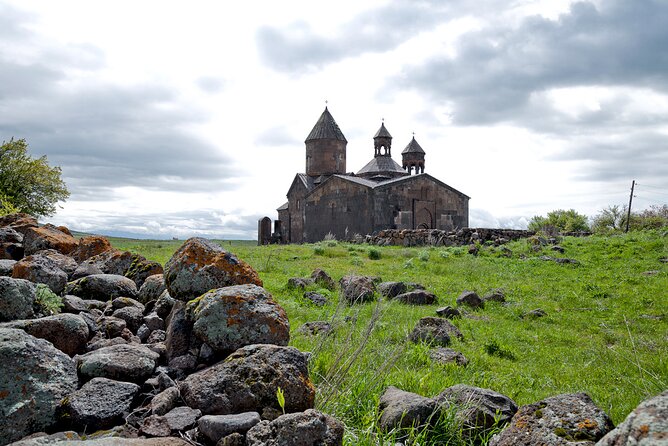 Group Tour: Hovhannavank, Saghmosavank, Chocolate House, Aghtsk - Saghmosavank above the Kasakh River canyon