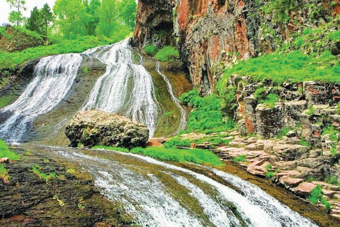 Private tour Jermuk, waterfall, Tatev Monastery and TaTev Ropeway - Tatev Monastery rewards the long road south