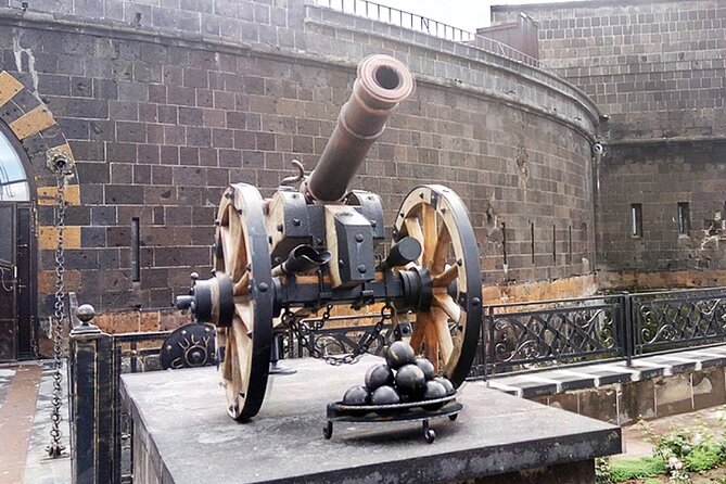 Private tour to Gyumri, Dzitoghtsyan Museum, Black Fortress - Why Gyumri makes a worthwhile day from Yerevan