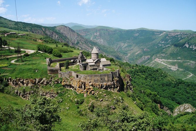 Private tour to Hin Areni winery, Tatev monastery & ropeway, Khndzoresk caves - Khndzoresk and the 160-meter swinging bridge