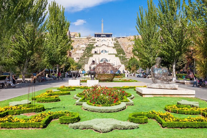 Yerevan: Private Sightseeing Tour - Cascade mixes big steps with modern art